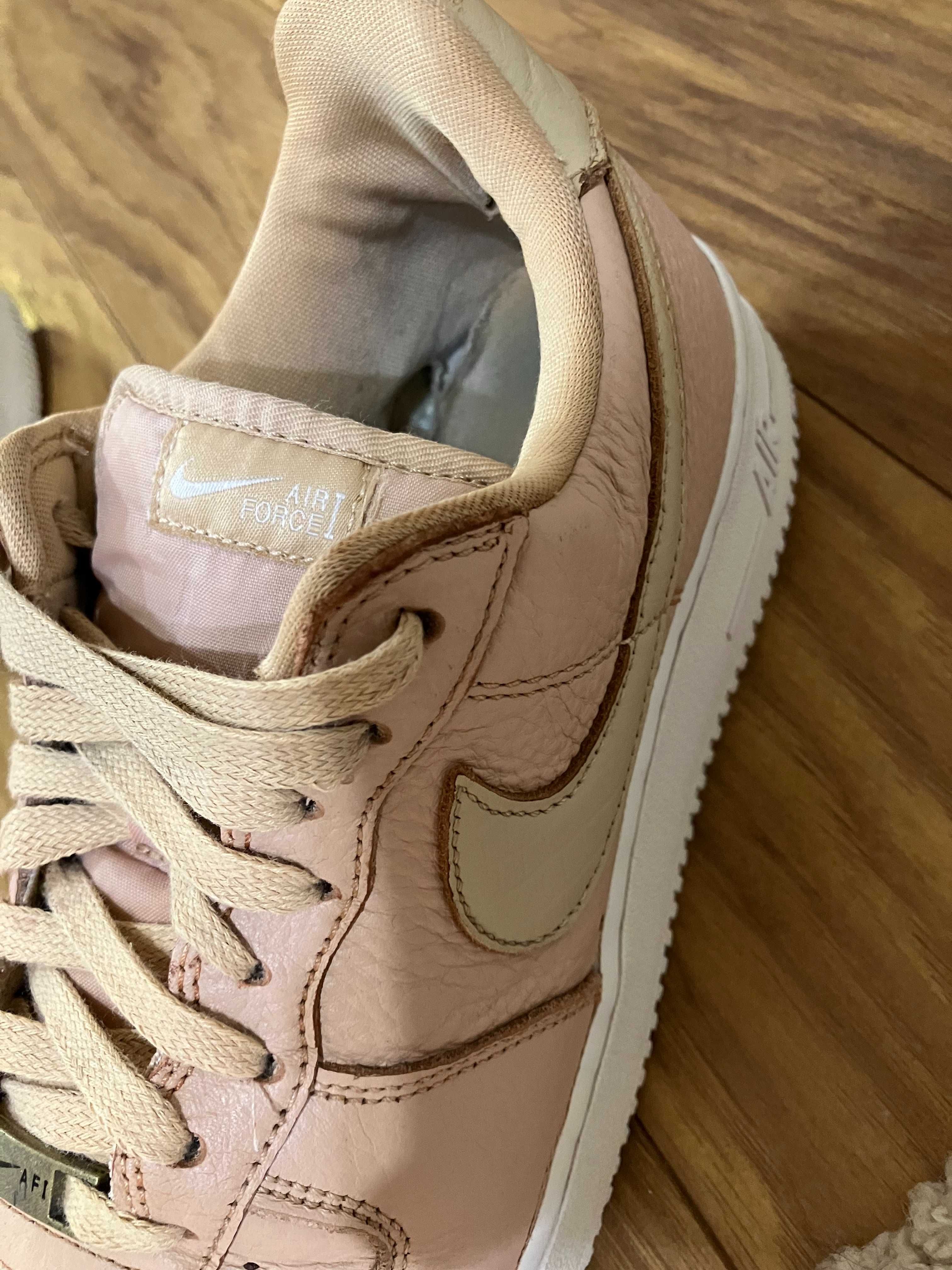 Mens' NIKE AIR FORCE 1 EU 42,5