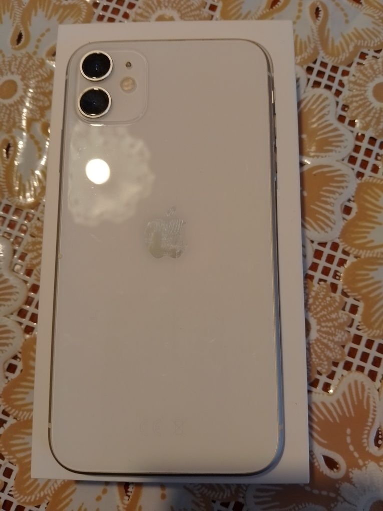 Продавам айфон11