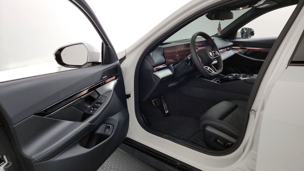 BMW 5-Series 520i M Sport (под ключ)