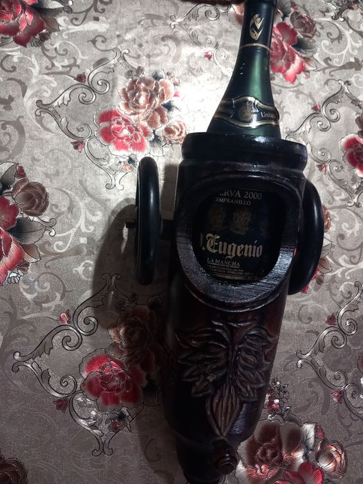 Suport decorativ din lemn sticlă/vin.