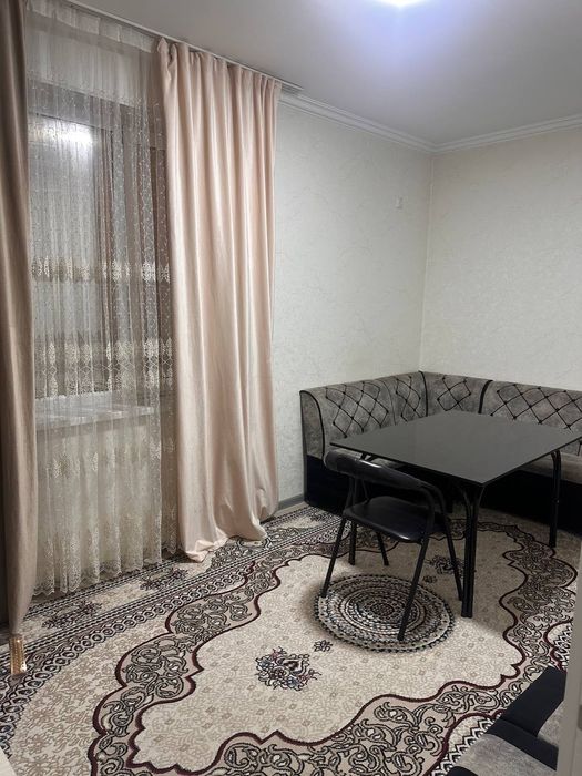 Qorasuv 6 da 2 xonali juda shinam qulay Xonadon