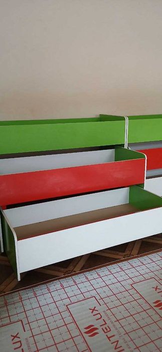 Bakcha mebel sotiladi