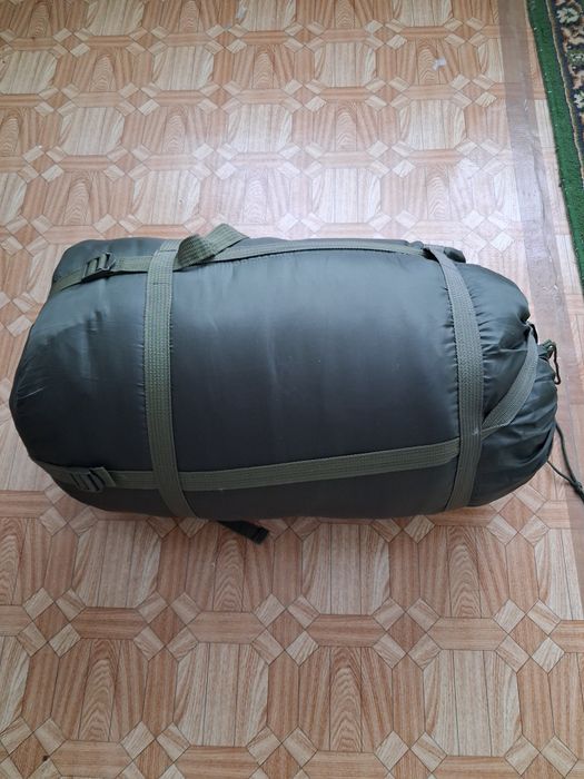 Спальный мешок, берцы, бушлат