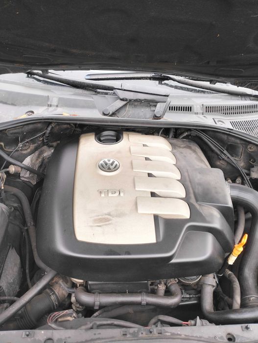 VW Touareg 2.5 R5 ,174 к.с. , 50 броя на части