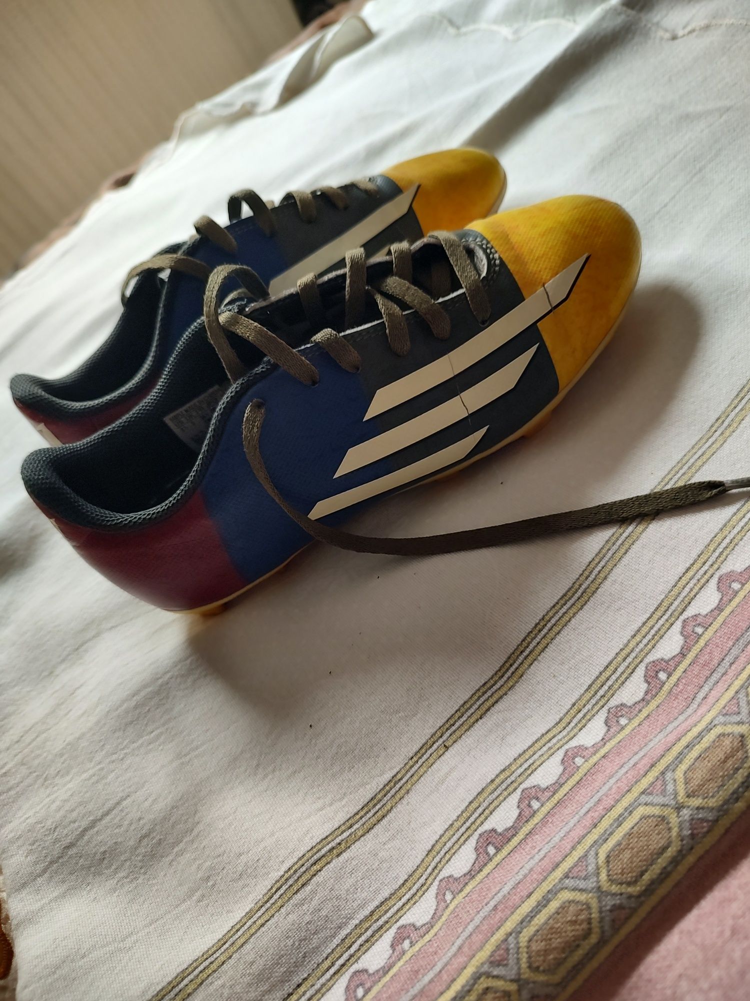 De vânzare crampoane Adidas,mărime 35 1/2