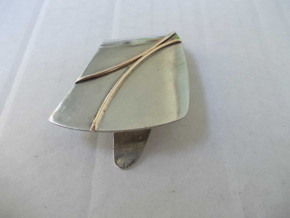 Clama agrafa veche uriasa din argint