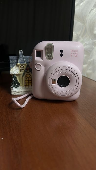 Продам Instax mini 12