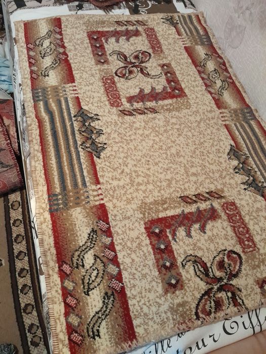 Подушка большая, пух-перо,дорожки