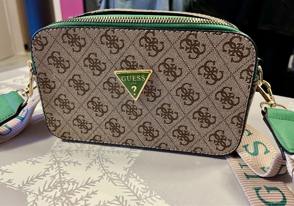 Чанта за през рамо Guess