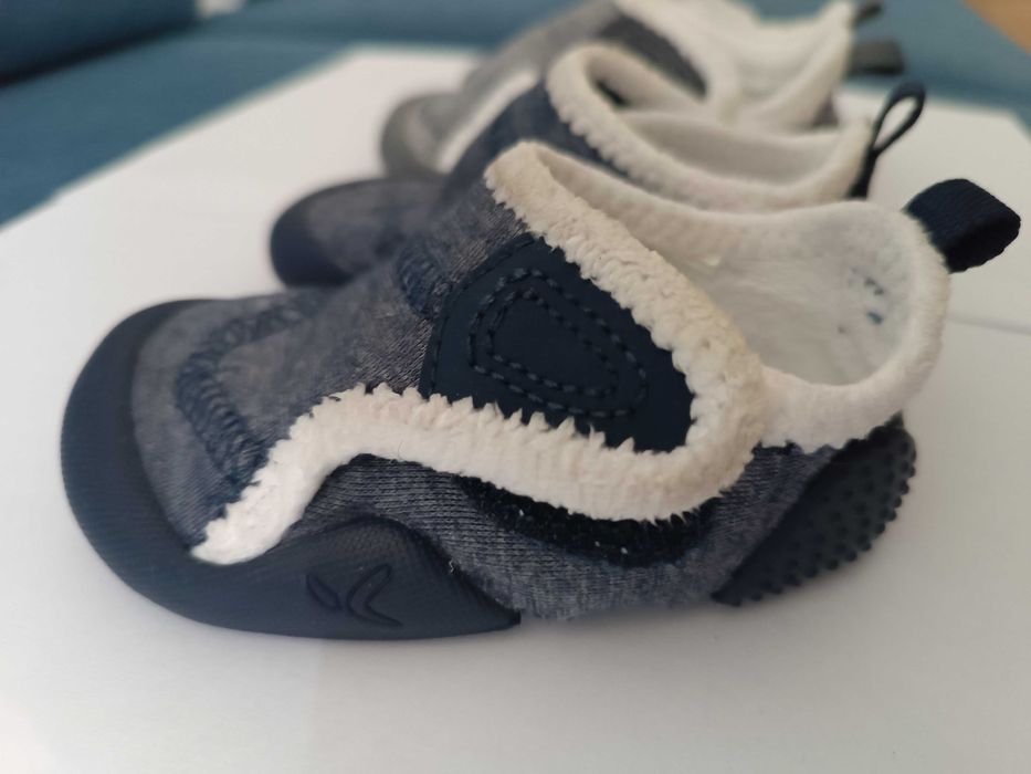 Пантофи Decathlon - сини, размер 21 и сиви, размер 22