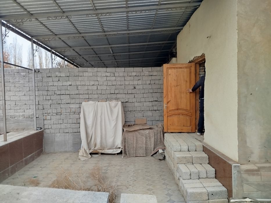 Ташкент тумани Сарке махаллада үй сотилади