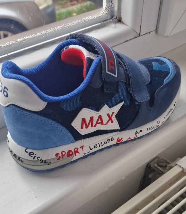 Vind adidasi copii noi