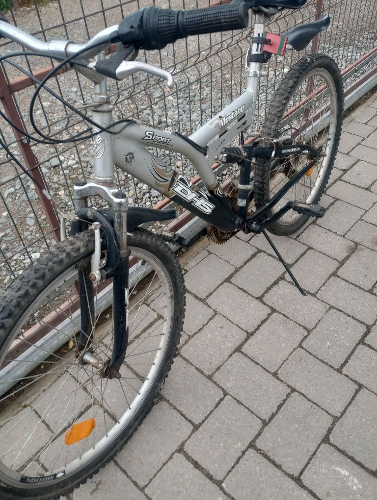 Vând  bicicleta DHS MTB Mustang cadru aluminiu roți 26