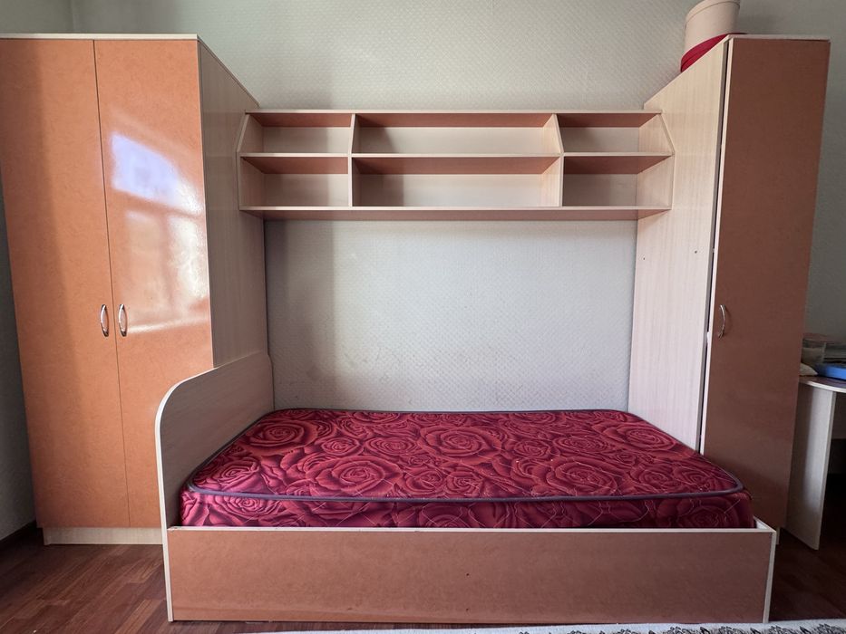 Детская кровать  с шкафом 2 шт ( +матрас ).