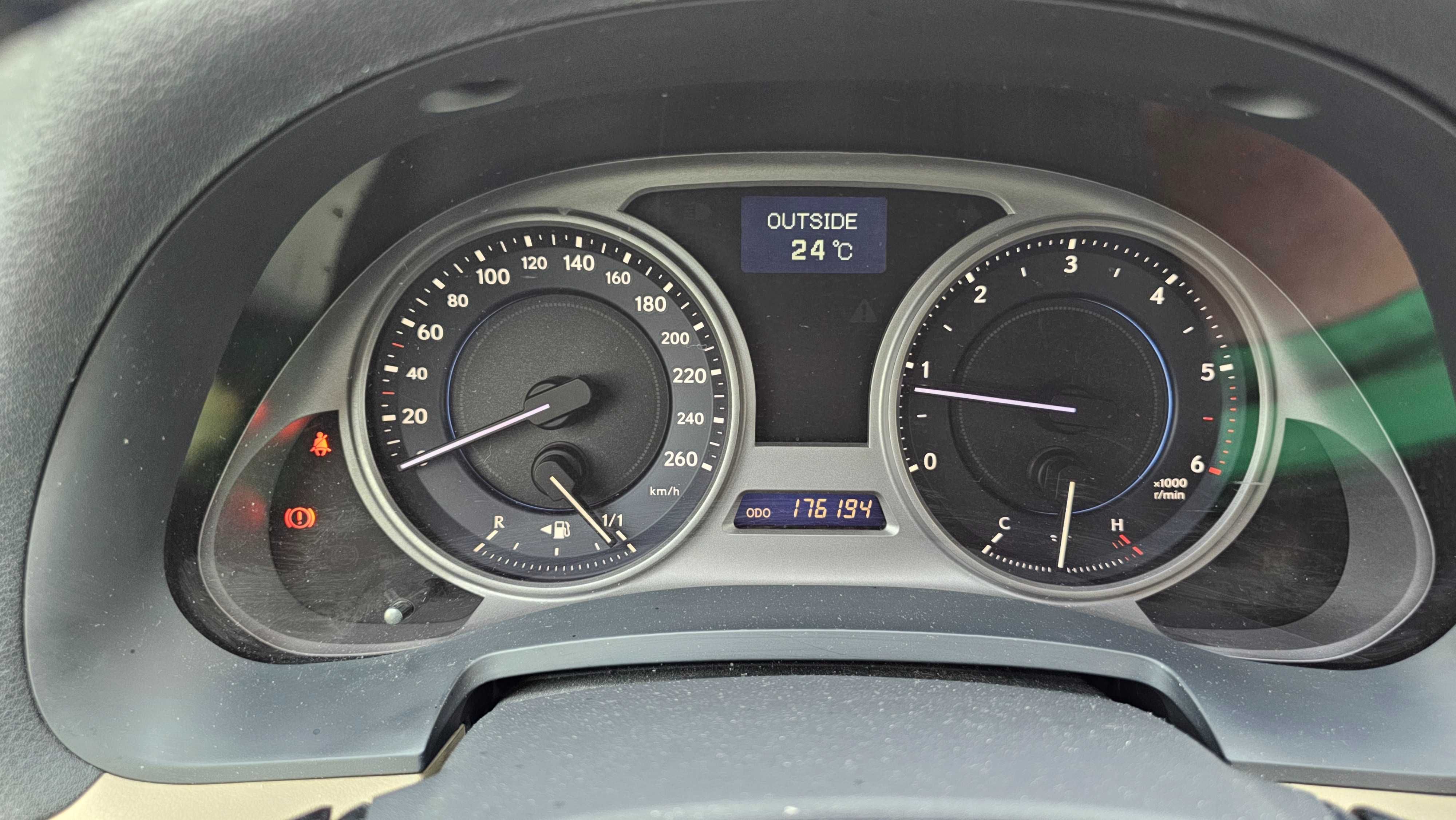Vând autoturism Lexus IS 220d, primul cumpărător, plus piese rezervă