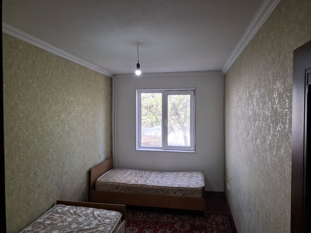 Marhaboda 3 xonali ,  2 etajda kvartira sotiladi.