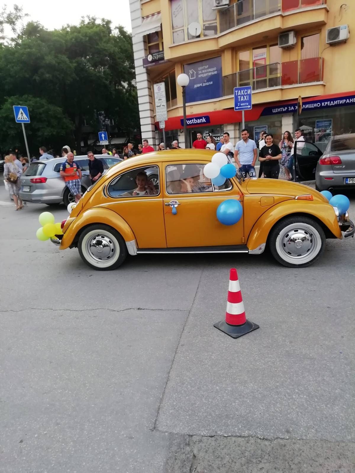 Ретро автомобил под наем за абитуренски бал, сватба, фото сесия, видео