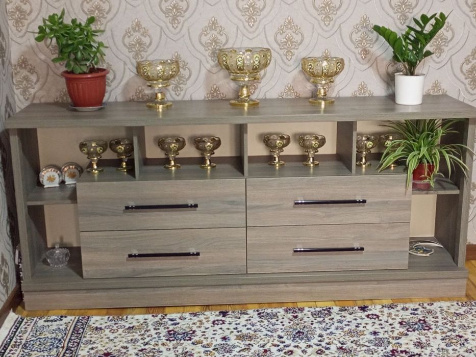 Мебель для зала тумбочка и шкаф