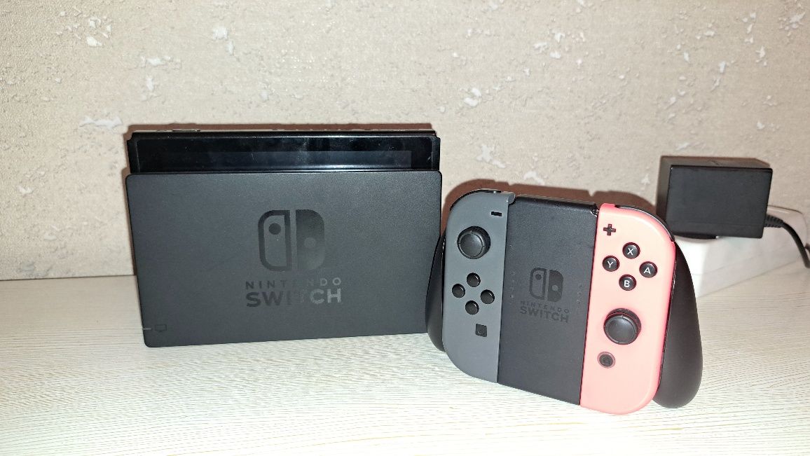 Nintendo Switch 2 ревизии + чехол + десяток игр