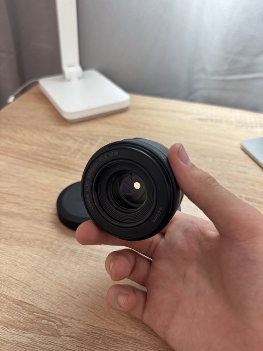 Canon rf 50 mm f1.8 като нов