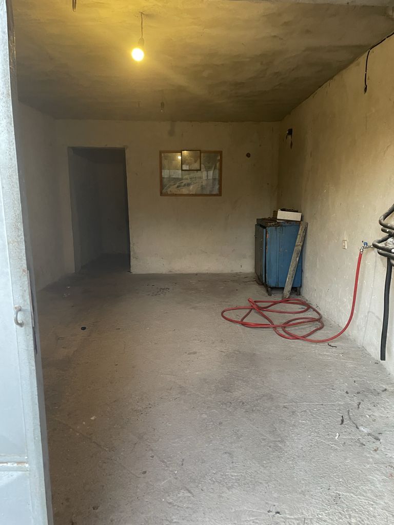 Дава се под наем Гараж / Паркомясто в Русе, Дружба 2 - 15 кв.м за 24500 € - Снимка #1