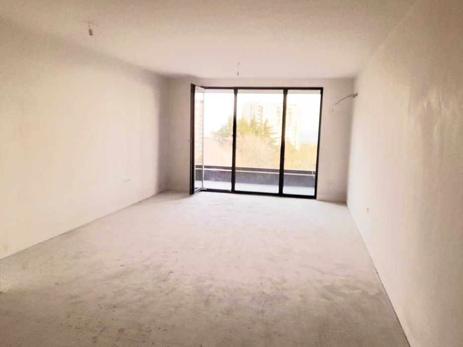 Продава се Многостаен апартамент в Варна, Левски - 138 кв.м за 2022 €/кв.м - Снимка #1