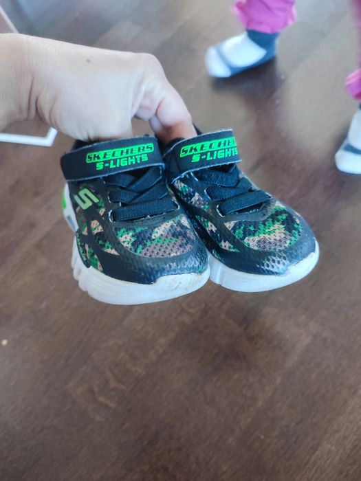Skechers lumini mărime 23