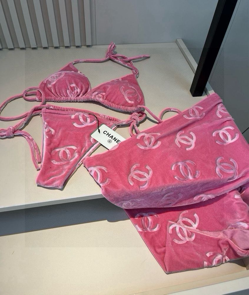 Costum de baie Chanel