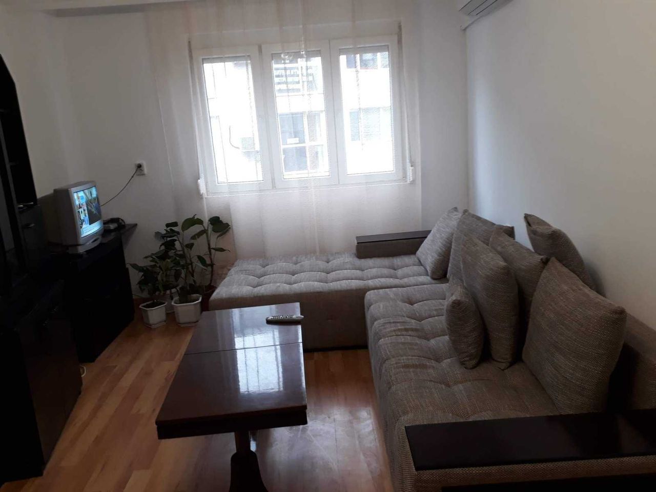 Дава се под наем Тристаен апартамент в Враца, Център - 92 кв.м за 331.5 € - Снимка #6