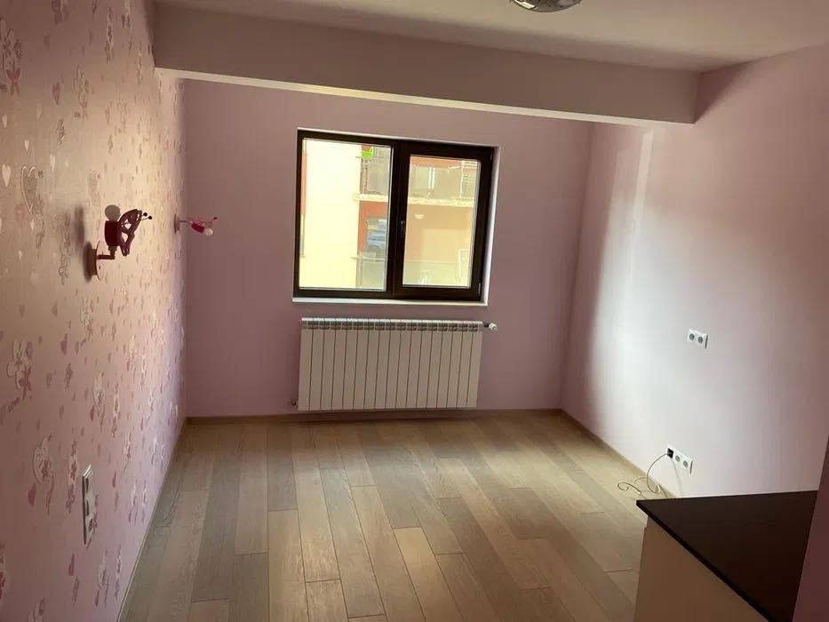 Vand ap 6 camere, terasa, gradina. zona Stejarului, Floresti