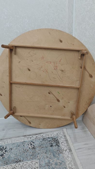 Дөңгелек үстел сатылады.