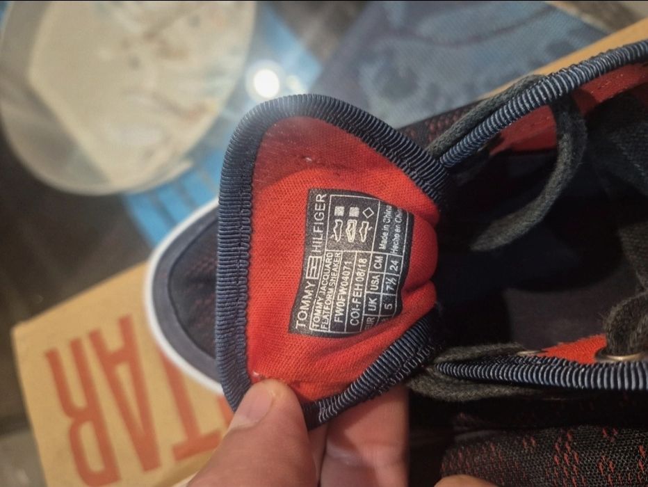 Tommy Hilfiger tenesi mar 38 ca noi