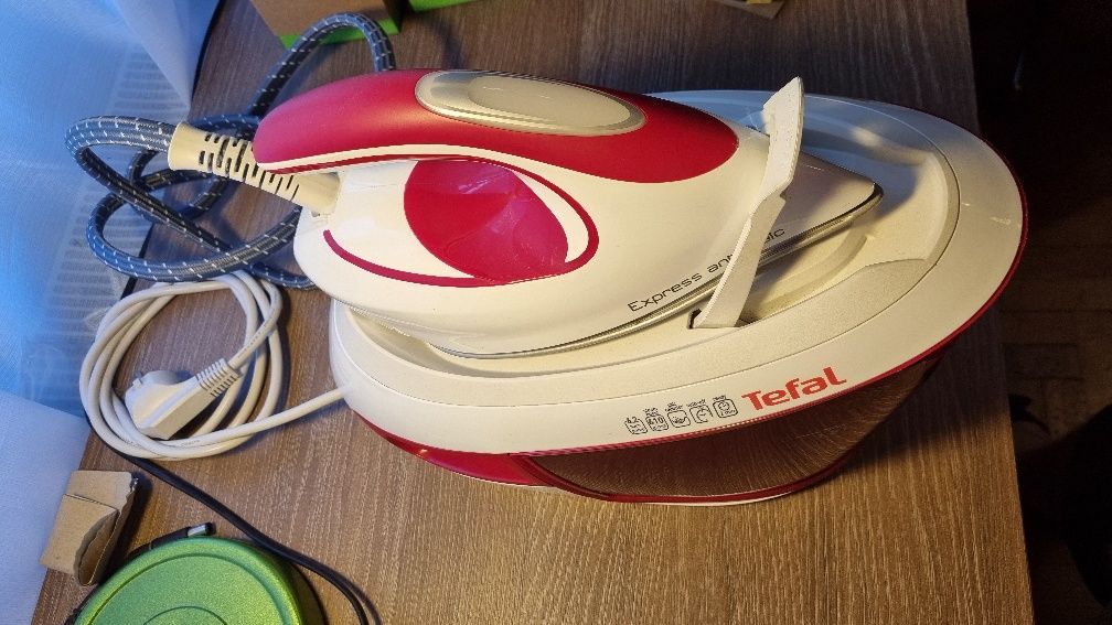 Statie de calcat Tefal Express Anti-Calc SV8030E0