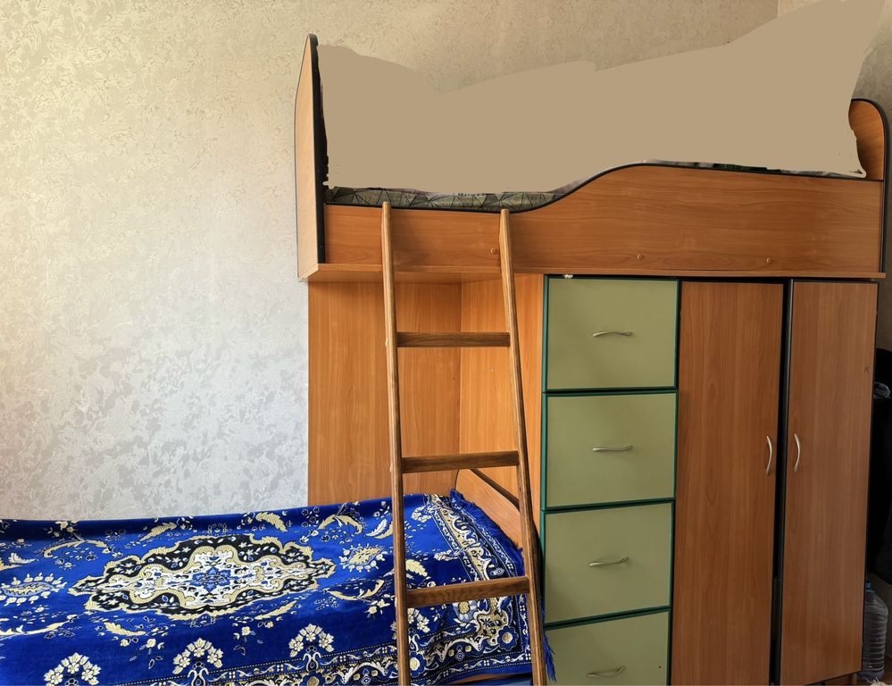 Продаётся детская двухъярусная кровать с шкафом