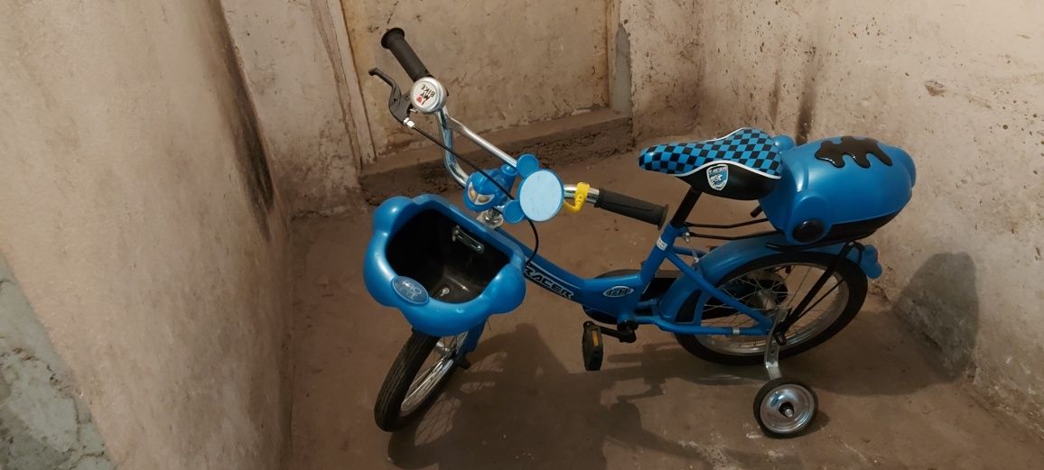 Продавам детско колело за момче . Запазено е доста .