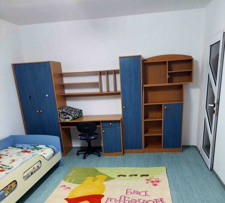 Тристаен апартамент с две спални и кухня в кв Зорница!