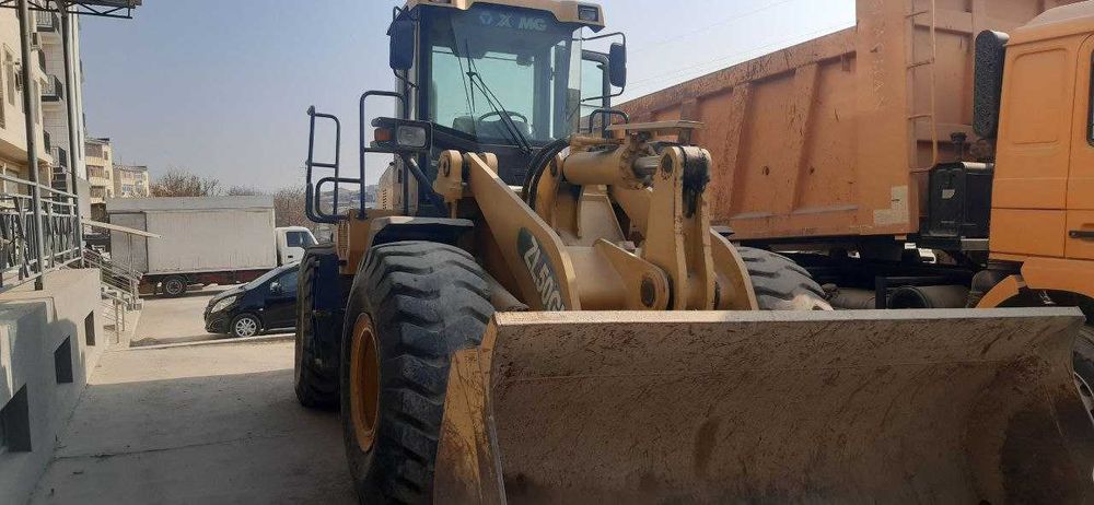 Погрузчик 3 кублик сотилади