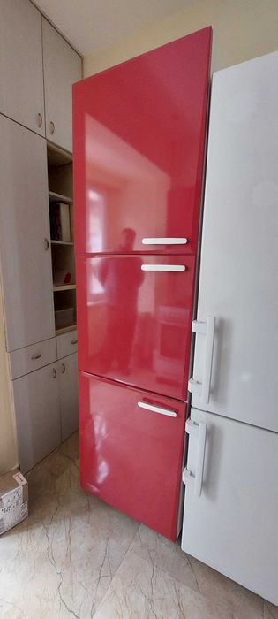 Розов кухненски шкаф