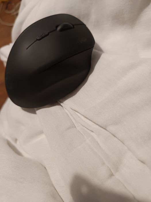 Ергономична безжична мишка