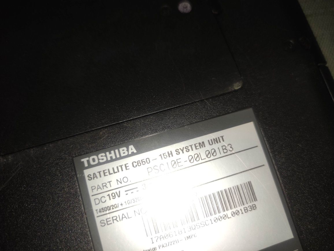 Продавам  Toshiba Satellite C650
Не работи и не знам какво му е