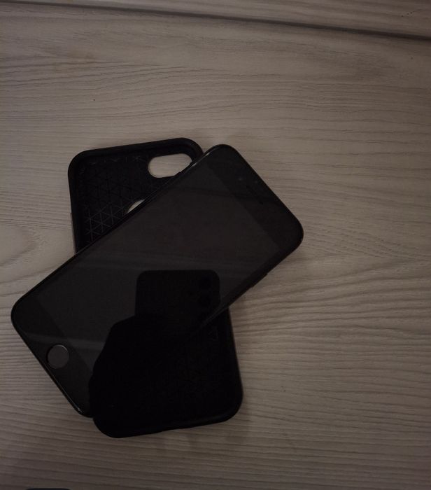 Продам Iphone SE2020