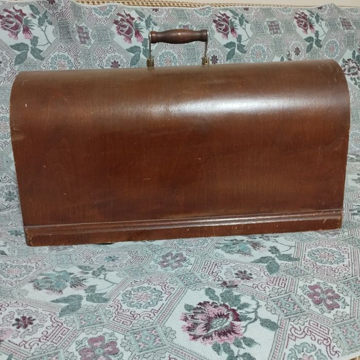 Продаю чехол-футляр для швейной машины