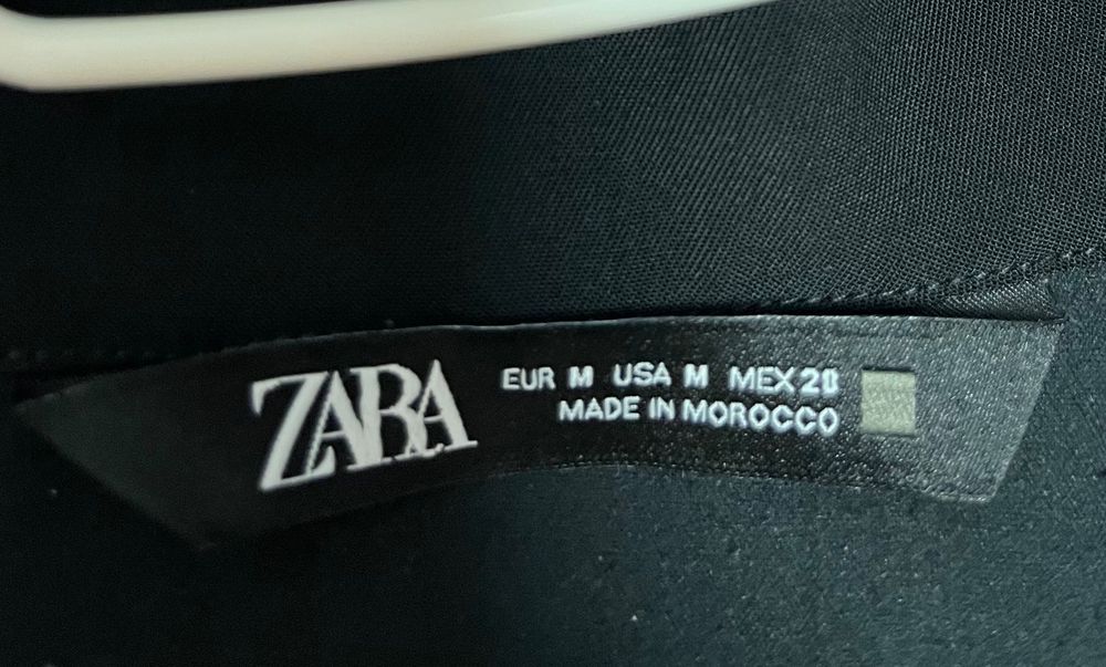 Дамска черна рокля ZARA с бели цветя