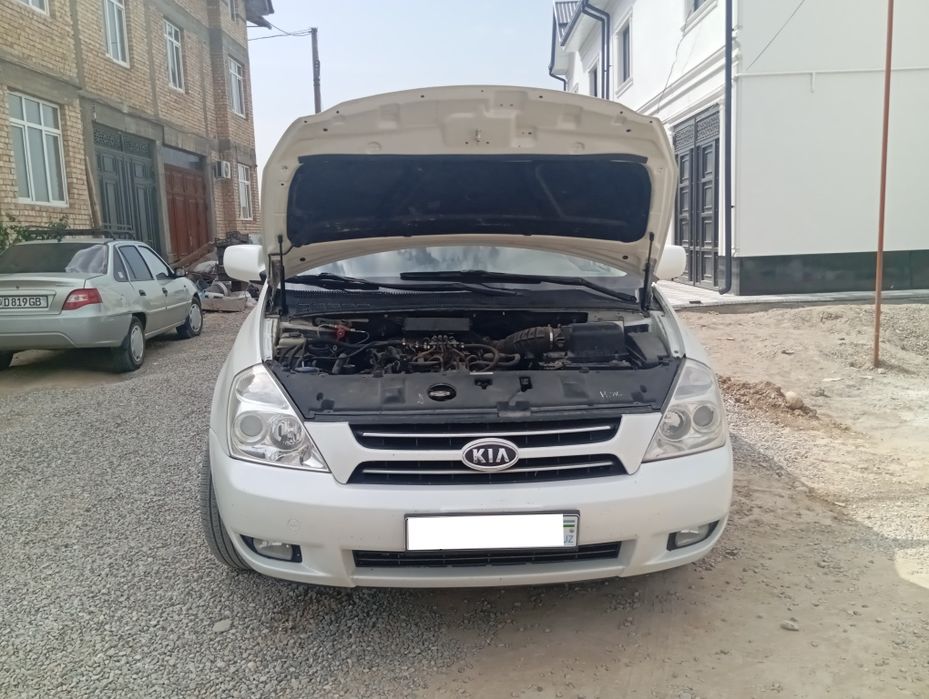 Kia cornaval  3.3 benzin mator