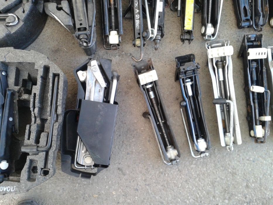 Oригинални крикове и ключове за Опел,рено,пежо,VW,Audi,mercedes...