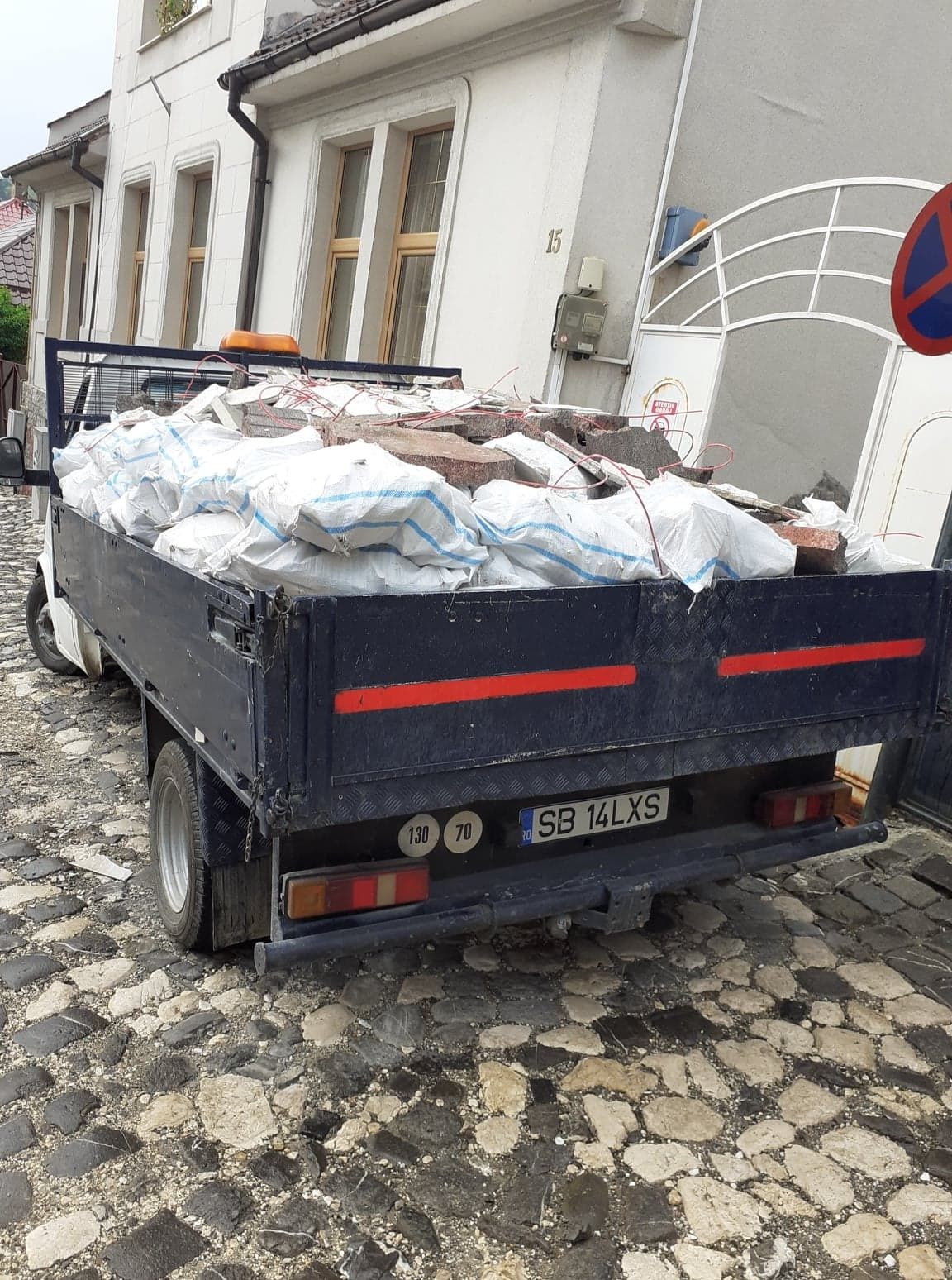 Debarasam apartamente, case,mobila veche 
Transport moloz 
Deba