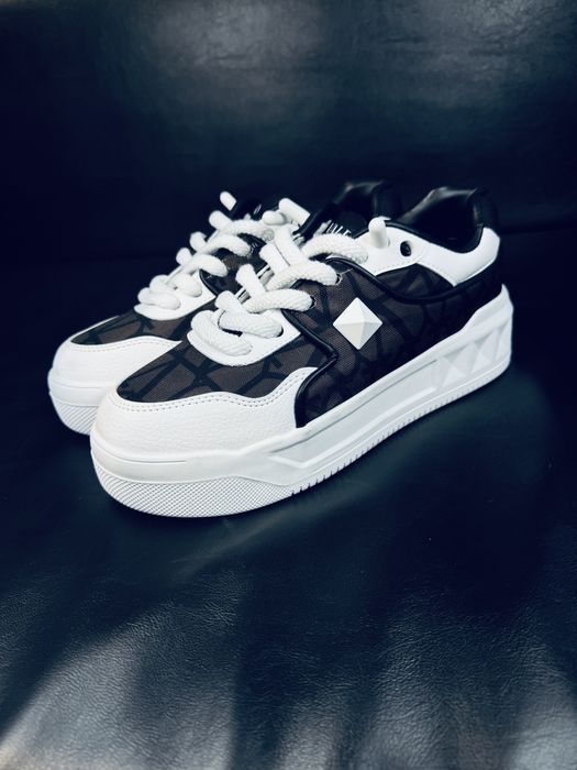 Valentino Garavani One Stud Premium Unisex