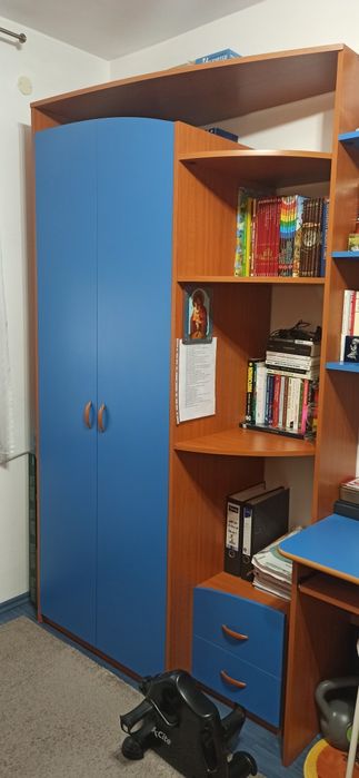 Mobilier cameră tineret (birou + dulapuri)