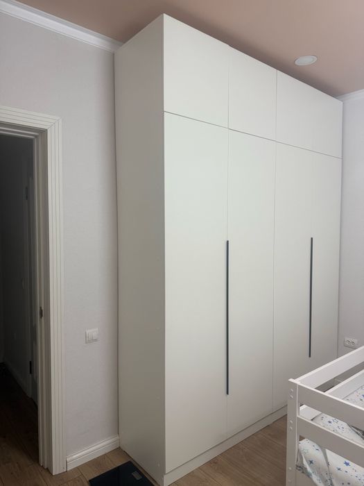 Шкаф в спальню большой