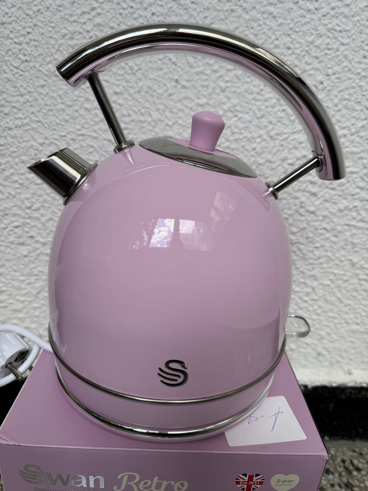 Електрическа Кана, Swan SK14630PNEU, 1.8л, 3000W, Ретро Дизайн, Розова